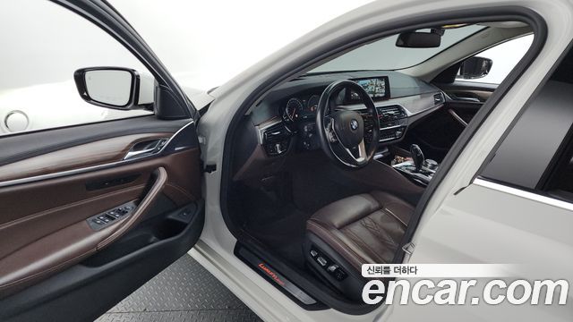 BMW 5 Series (G30) 520d xDrive Luxury Plus 2018 — фото 10