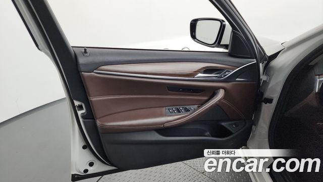 BMW 5 Series (G30) 520d xDrive Luxury Plus 2018 — фото 24