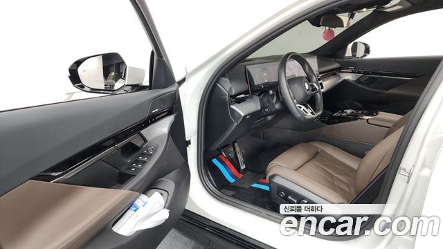 BMW 5 Series (G60) 520i Special Edition 2024 — фото 10