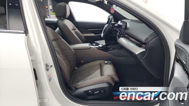 BMW 5 Series (G60) 520i Special Edition 2024 — фото 26