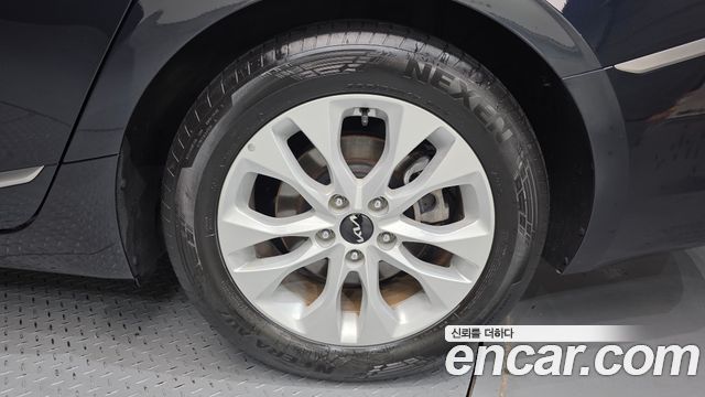 Kia K8 2.5 Gasoline 2WD Noblesse 2022 — фото 21