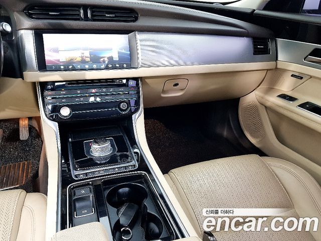 Jaguar XF (X260) 20d Prestige 2016 — фото 16