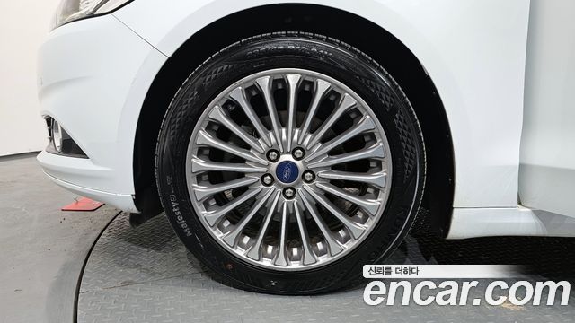 Ford Mondeo (IV) 2.0 Titanium 2017 — фото 5