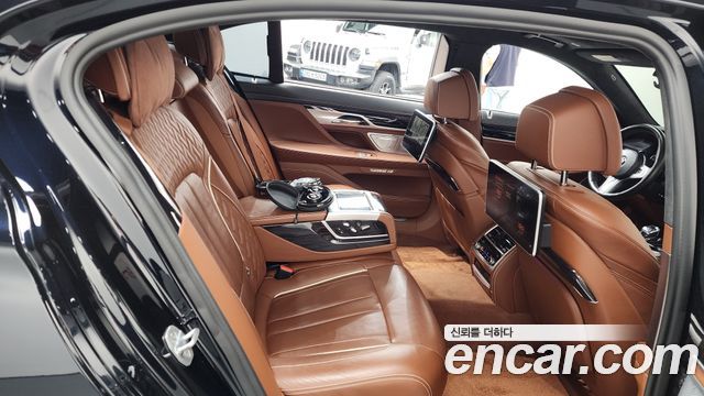 BMW 7 Series (G11) M760Li xDrive 2018 — фото 15