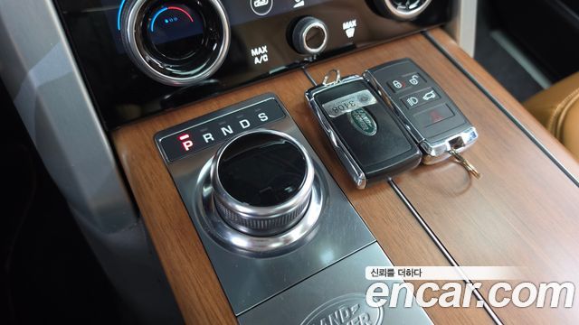 Land Rover Range Rover (IV) 4.4 SDV8 AB LWB DIESEL 2019 — фото 9