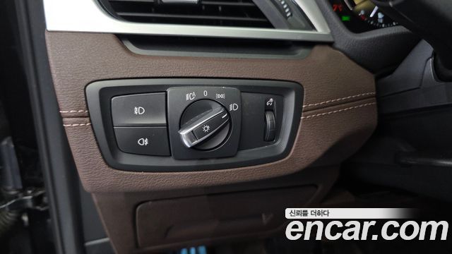BMW X1 (F48) xDrive 20i M Sport 2022 — фото 13