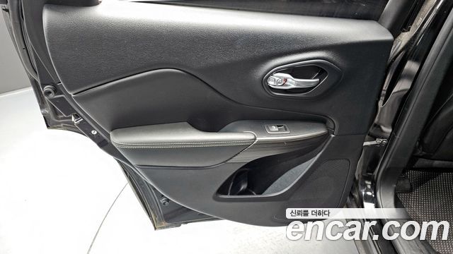 Jeep Cherokee (KL) 2.4 Longitude AWD 2017 — фото 25