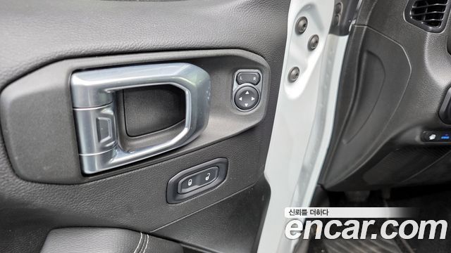 Jeep Wrangler (JL) 2.0 Overland 4Door 4xe 2022 — фото 34