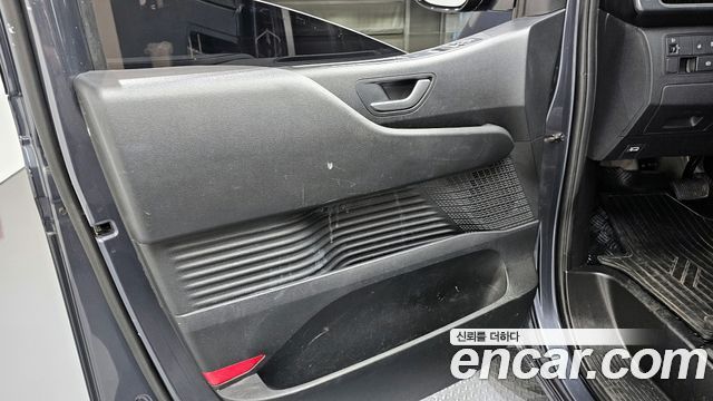 Hyundai Staria L3.5 Cargo 5-Seater Modern 2023 — фото 24