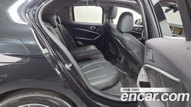 BMW 1 Series (F40) 120i Sports 2022 — фото 11