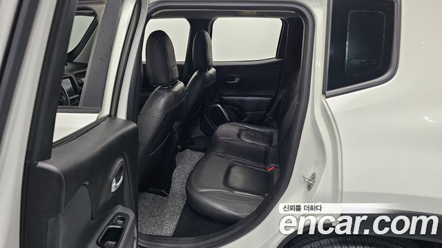 Jeep Renegade 2.4 Limited 2019 — фото 12