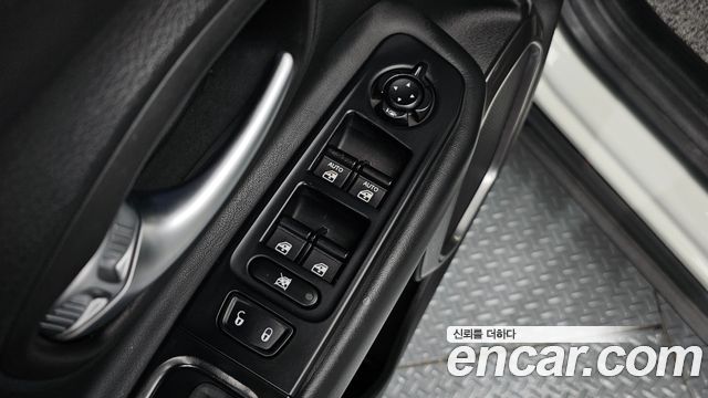 Jeep Renegade 2.4 Limited 2019 — фото 13