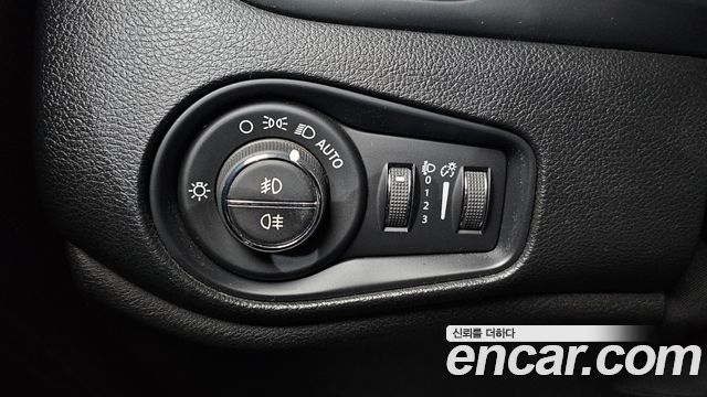 Jeep Renegade 2.4 Limited 2019 — фото 14