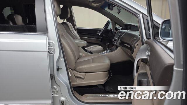 KG Mobility (SsangYong) Korando Turismo 4WD Chateau 9-seater High-Limousine 2016 — фото 11