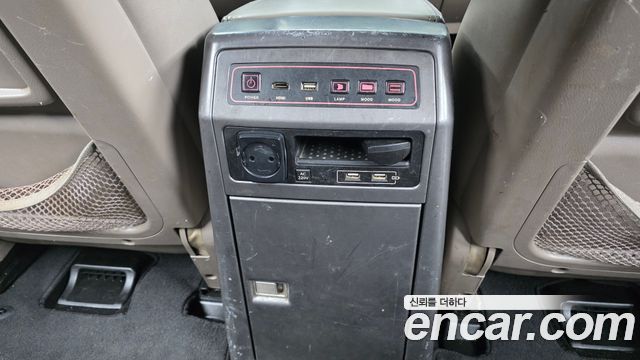 KG Mobility (SsangYong) Korando Turismo 4WD Chateau 9-seater High-Limousine 2016 — фото 31