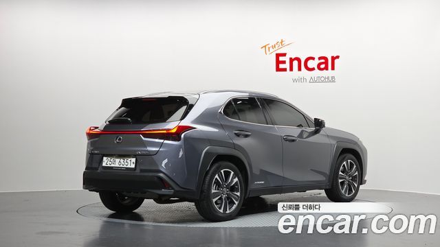 Lexus UX250h 2.0 AWD 2019 — фото 2