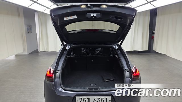 Lexus UX250h 2.0 AWD 2019 — фото 18