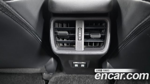 Lexus UX250h 2.0 AWD 2019 — фото 30