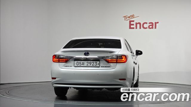 Lexus ES300h Supreme+ XV60 2018 — фото 4