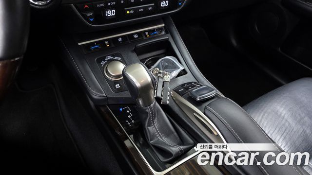 Lexus ES300h Supreme+ XV60 2018 — фото 9