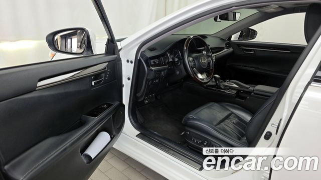 Lexus ES300h Supreme+ XV60 2018 — фото 10