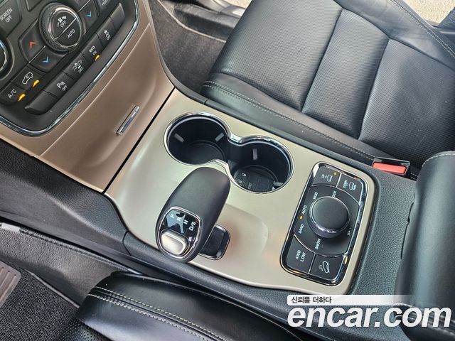 Jeep Grand Cherokee 3.0 Diesel Overland WK2 2015 — фото 16