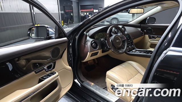 Jaguar XJ 3.0D Premium Luxury LWB X351 2016 — фото 10