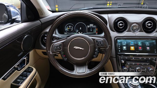 Jaguar XJ 3.0D Premium Luxury LWB X351 2016 — фото 13
