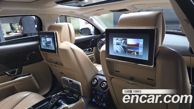 Jaguar XJ 3.0D Premium Luxury LWB X351 2016 — фото 19