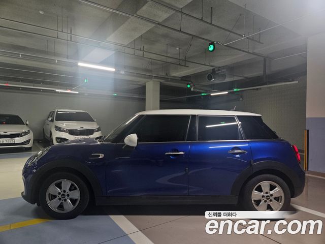 MINI Cooper 5Door Standard 3rd 2019 — фото 3