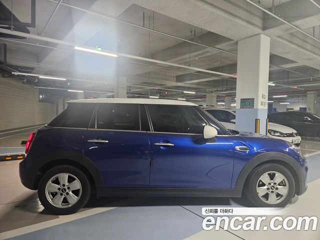 MINI Cooper 5Door Standard 3rd 2019 — фото 4