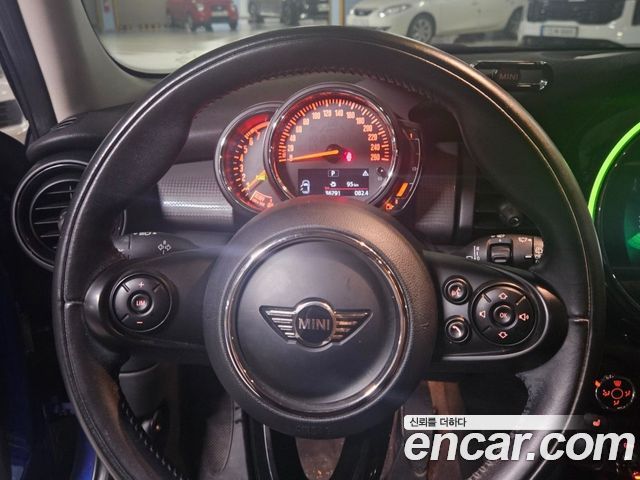 MINI Cooper 5Door Standard 3rd 2019 — фото 16