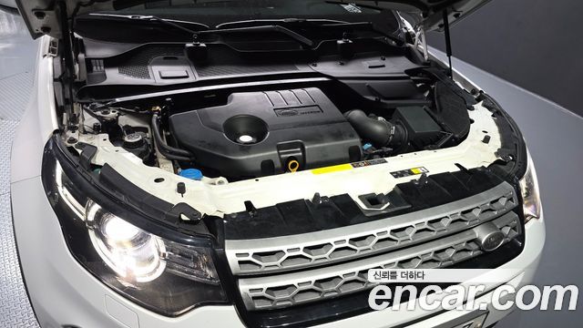 Land Rover Discovery Sport 2.0 TD4 HSE Luxury 2017 — фото 6