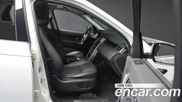 Land Rover Discovery Sport 2.0 TD4 HSE Luxury 2017 — фото 11