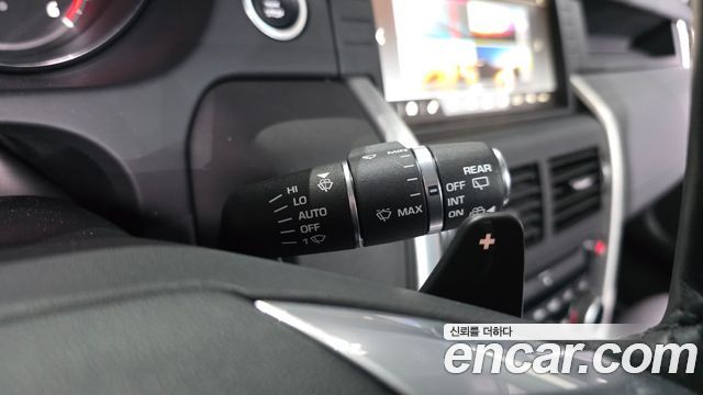 Land Rover Discovery Sport 2.0 TD4 HSE Luxury 2017 — фото 16