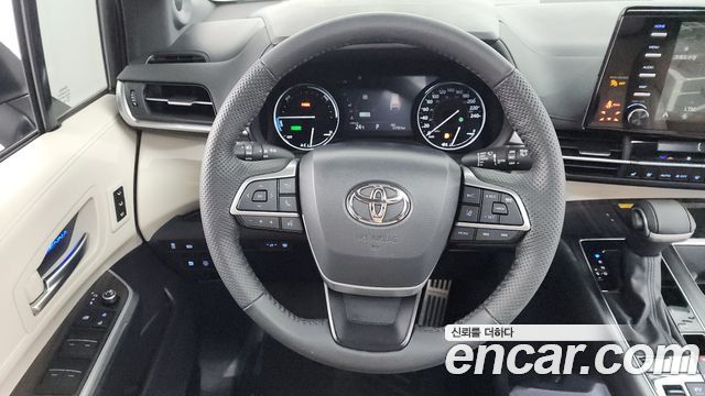Toyota Sienna (IV) 2.5 Hybrid AWD 2024 — фото 13