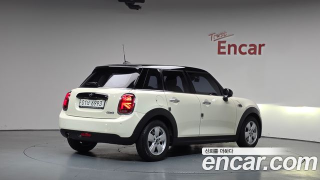 MINI Cooper 5Door Standard 3rd 2019 — фото 2