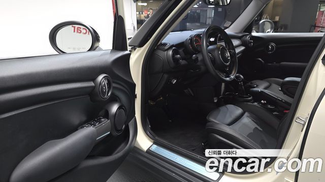 MINI Cooper 5Door Standard 3rd 2019 — фото 10