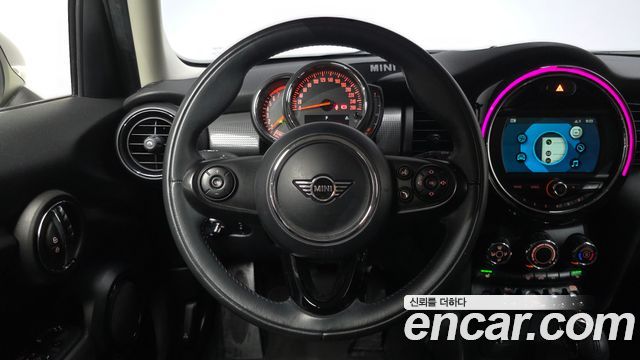 MINI Cooper 5Door Standard 3rd 2019 — фото 12
