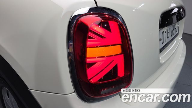 MINI Cooper 5Door Standard 3rd 2019 — фото 23