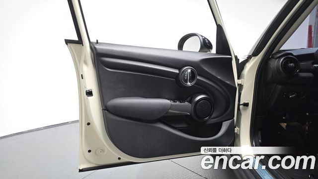 MINI Cooper 5Door Standard 3rd 2019 — фото 24
