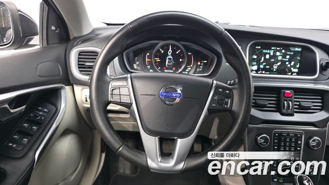 Volvo V40 D3 2nd 2016 — фото 13