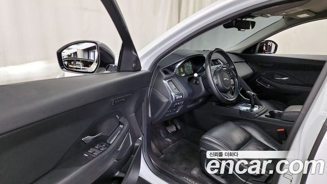 Jaguar E-PACE D180 SE 2020 — фото 10