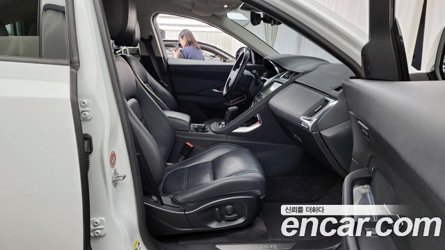 Jaguar E-PACE D180 SE 2020 — фото 11