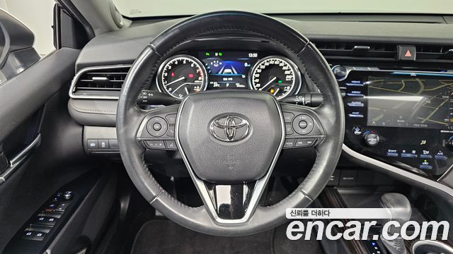 Toyota Camry (XV70) 2.5 2019 — фото 13