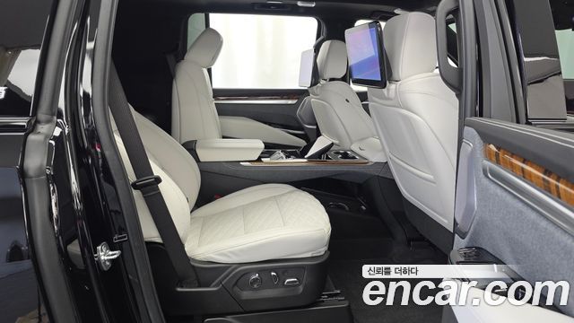 Cadillac Escalade (V) 6.2 ESV ESV Sports Platinum 2025 — фото 12