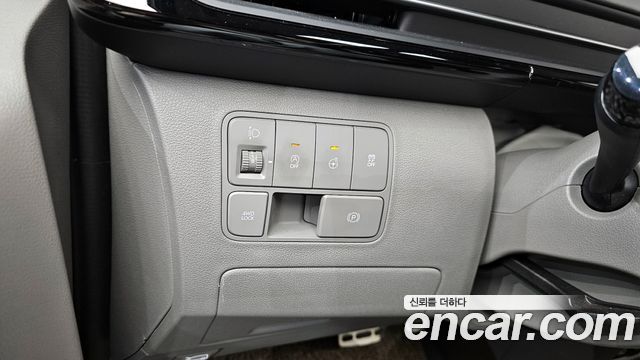 Hyundai Staria 4WD Lounge 9-Seater Inspiration 2022 — фото 20