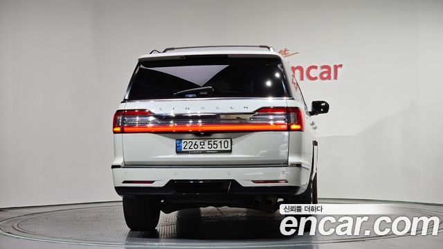 Lincoln Navigator (IV) 3.5L 2021 — фото 4