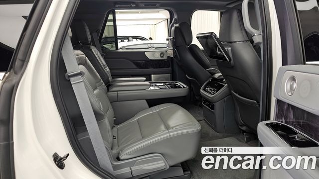 Lincoln Navigator (IV) 3.5L 2021 — фото 12