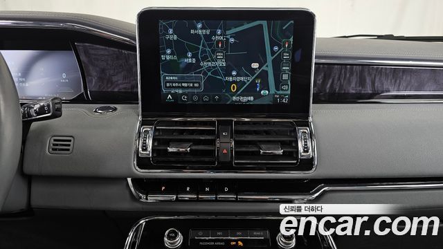 Lincoln Navigator (IV) 3.5L 2021 — фото 14